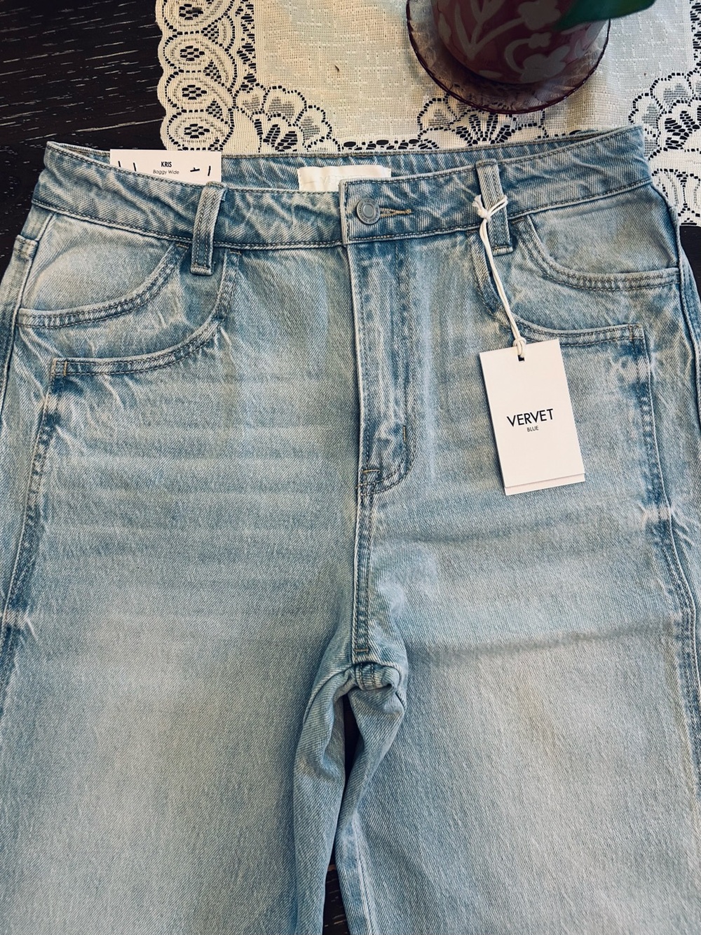 NWT beautiful and well made Vervet size 7 or 28 cuffed jeans. - Picture 9 of 16
